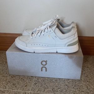 On The Roger Center Court sneakers